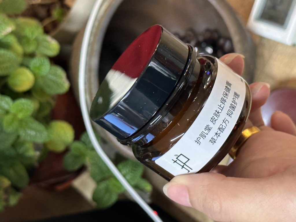湿疹周围有一圈红色边缘的图片和症状